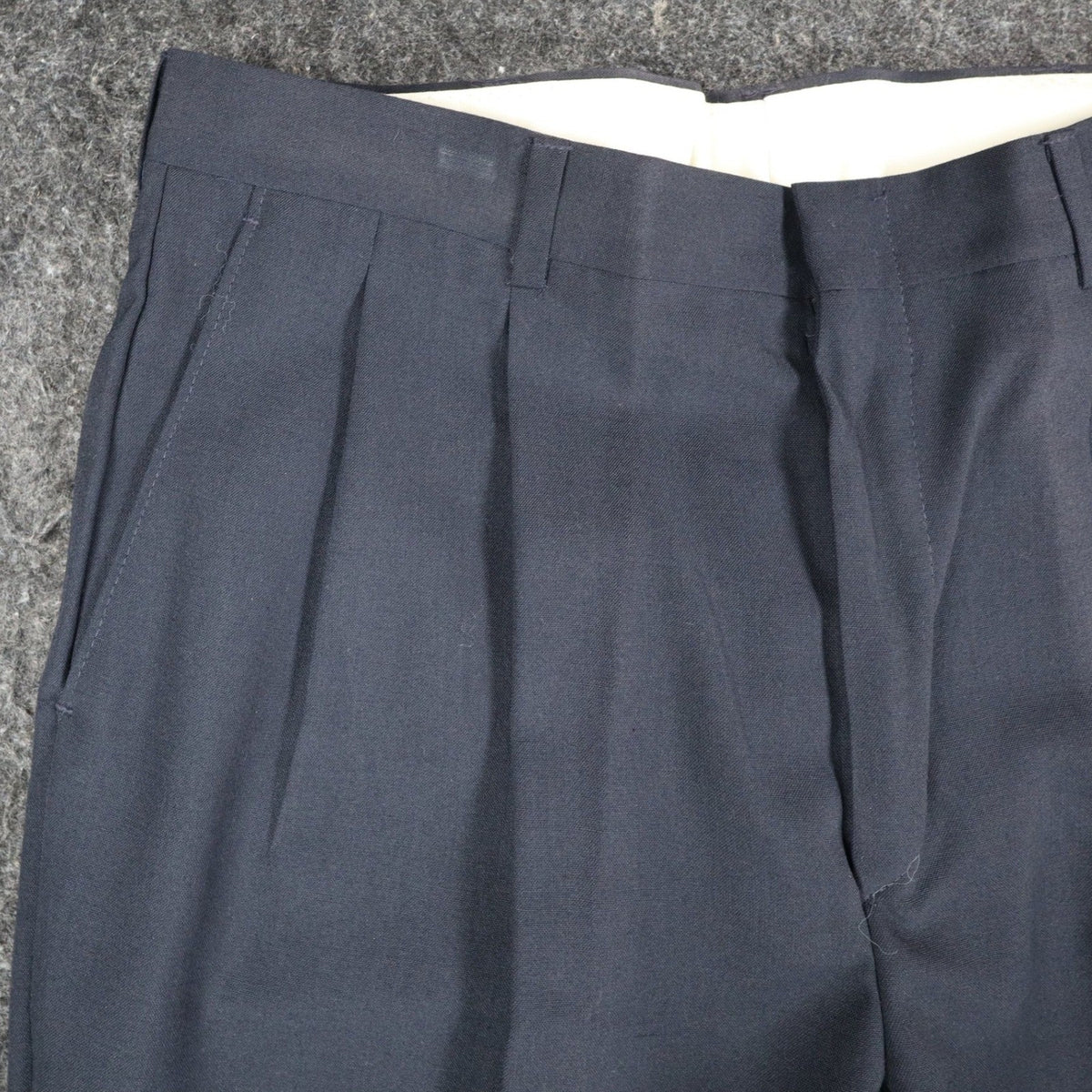 Haggar Stuff Pleated Dress Pants Mens 33x32 Vintage 90s Navy Wool Blend NWT - take2supply