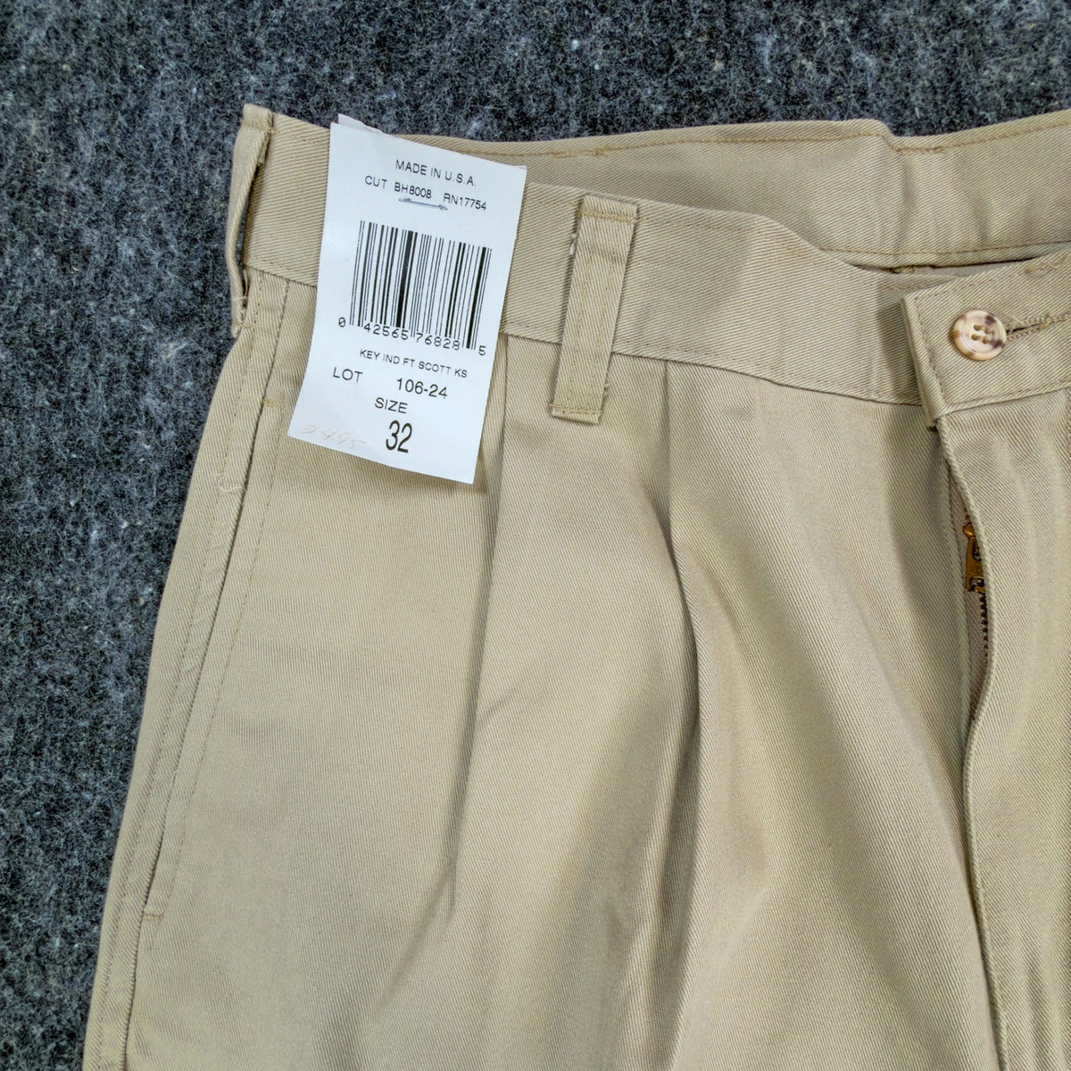 Wolf Mountain Key Shorts Mens 32 Tan Khaki 100% Cotton Pleated Vintage USA NWT - take2supply