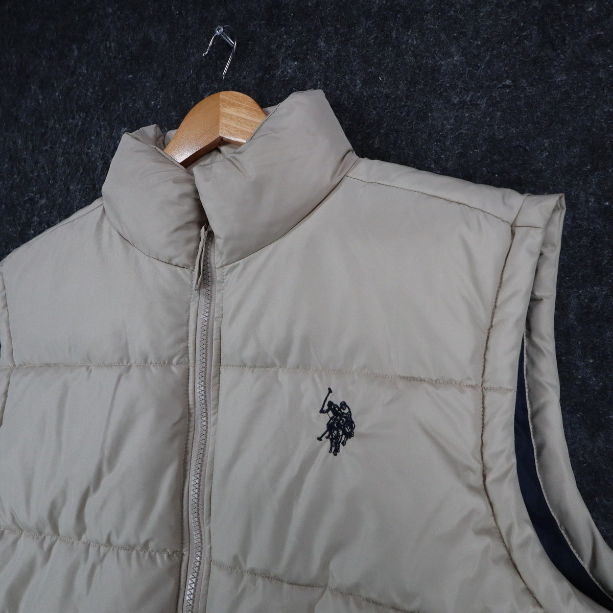 U.S. Polo Assn Puffer Vest Mens Medium Beige Quilted Full Zip Logo 10-5685-Q8 - take2supply