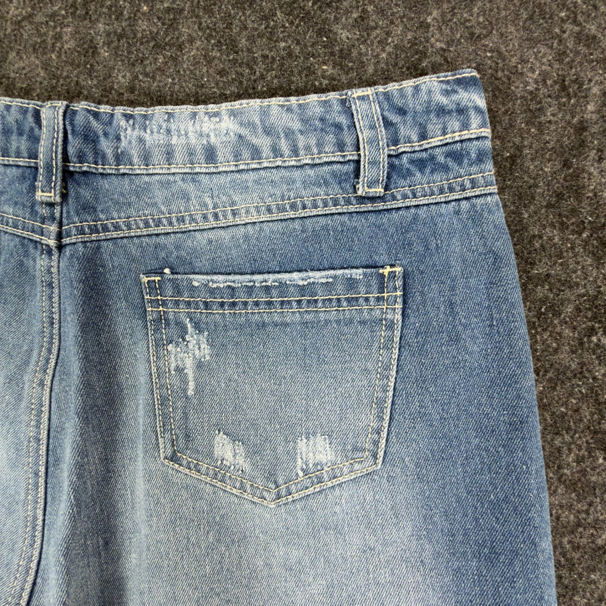 Blu Pepper Modern Floral Embroidered Denim Shorts Womens L Blue NWT BA6806 - take2supply
