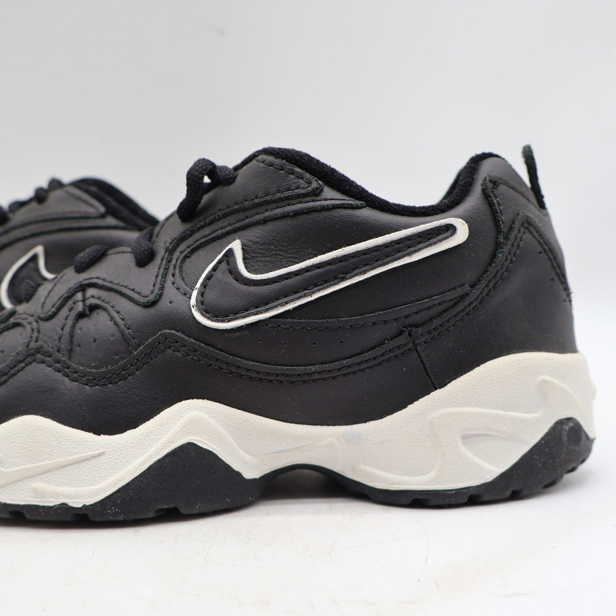 Nike Diverge BG Size 3.5Y Vintage 1999 Black White Cross Training 153328-004 - take2supply