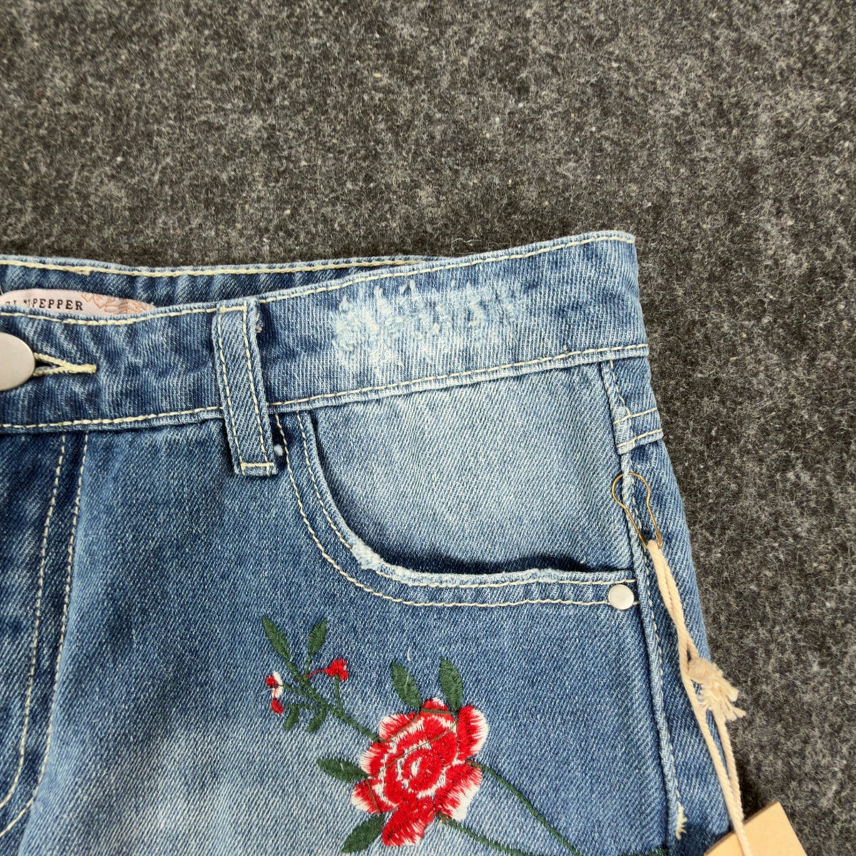 Blu Pepper Modern Embroidered Denim Shorts Womens Medium Blue Cotton NWT - take2supply
