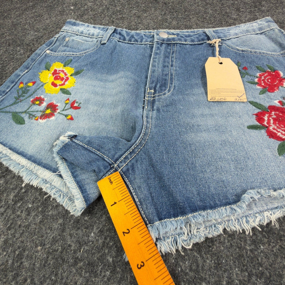 Blu Pepper Modern Floral Embroidered Denim Shorts Womens L Blue NWT BA6806 - take2supply