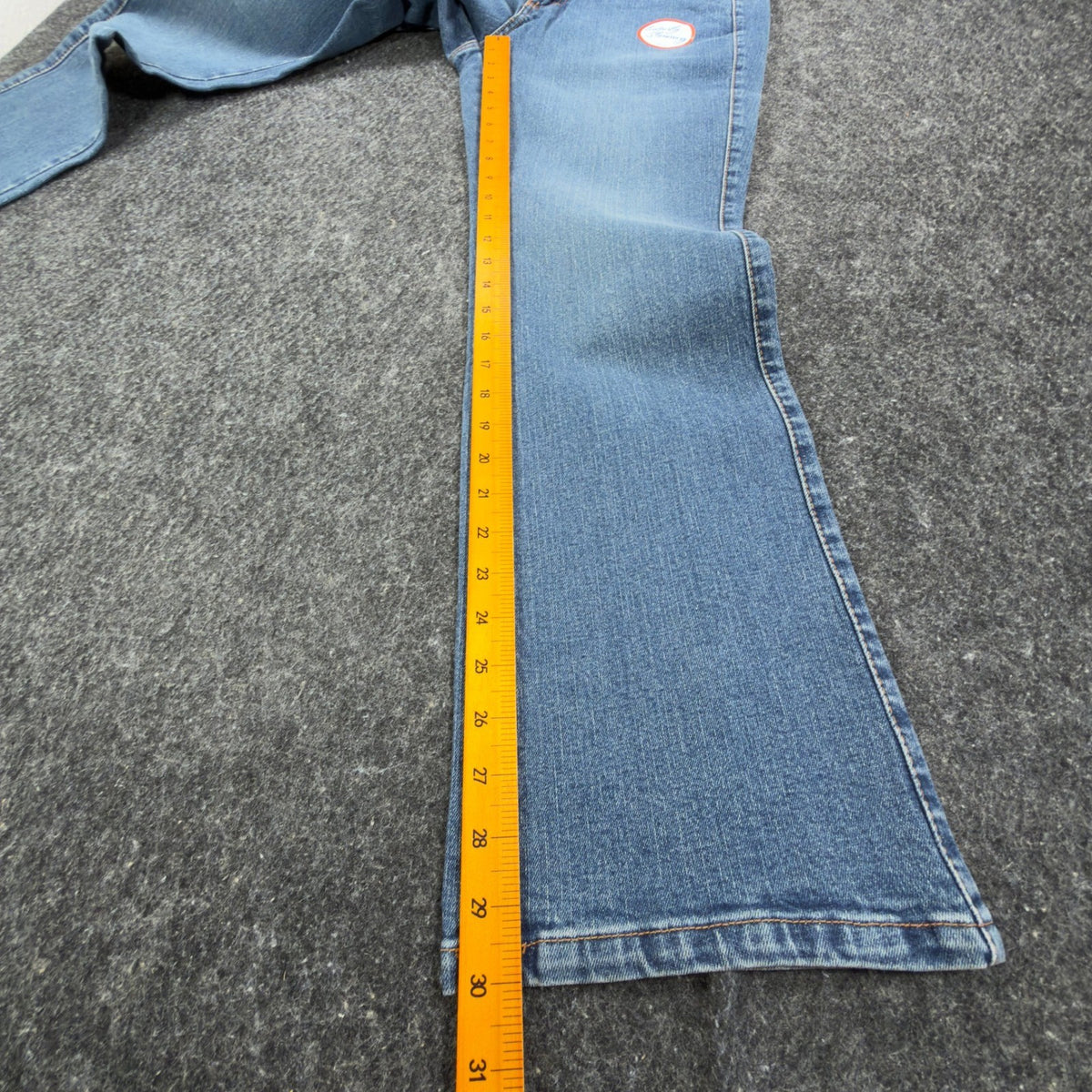 Wrangler Aura Jeans 10 SHT Blue Denim Instantly Slimming Straight Leg NWT - take2supply