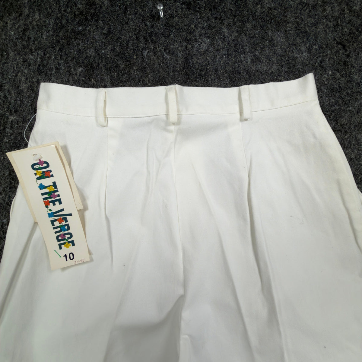 ON THE VERGE Vintage 90s Pleated Shorts Women 10 White Cotton Blend NWT USA - take2supply