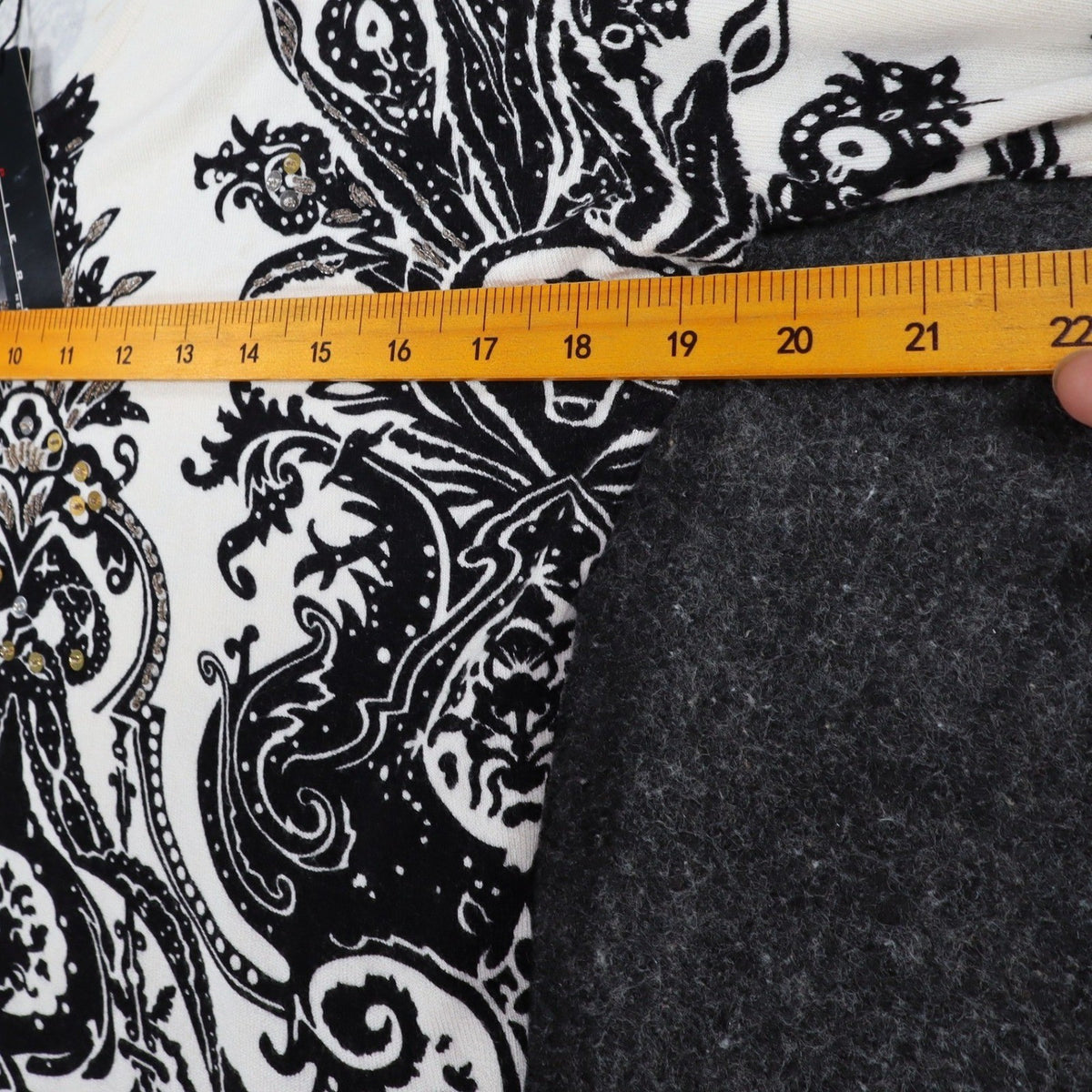 Pierri New York V-Neck Sweater Womens Size M Black White Embellished Baroque - take2supply