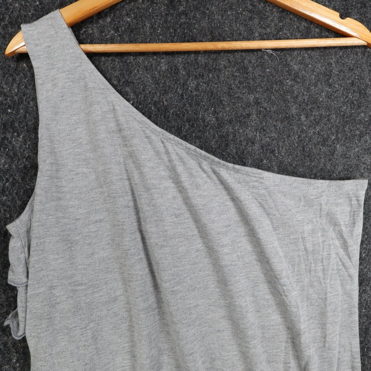Jolt One Shoulder Top Womens Large Gray Floral Ruffle Smocked Hem NWT J0805F76 - take2supply