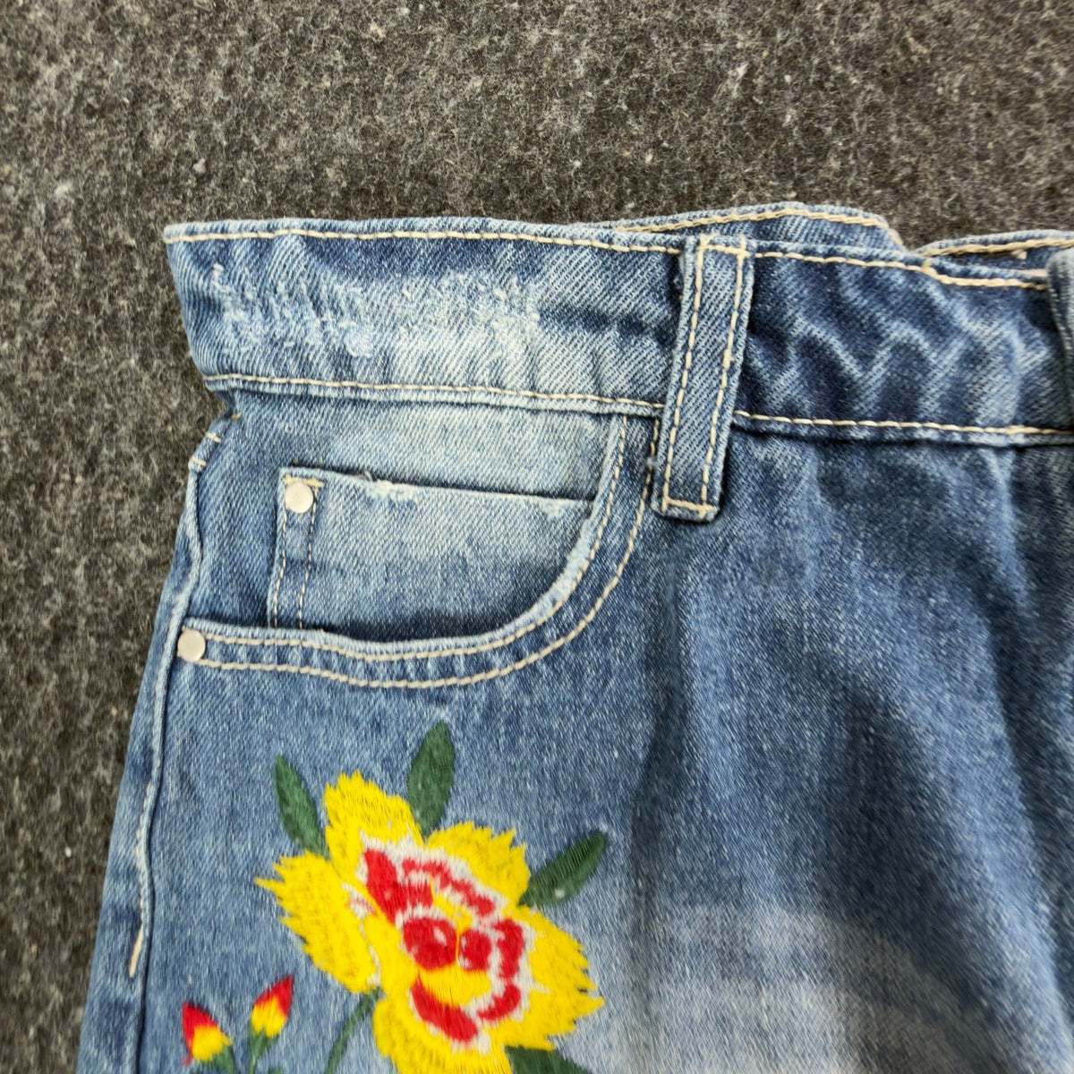 Blu Pepper Modern Floral Embroidered Denim Shorts Womens S Blue Cotton NWT - take2supply