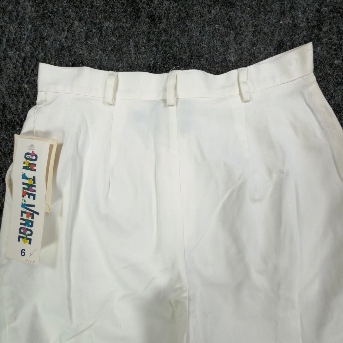 On The Verge Vintage 90s Pleated Shorts Womens 6 White Cotton NWT - take2supply