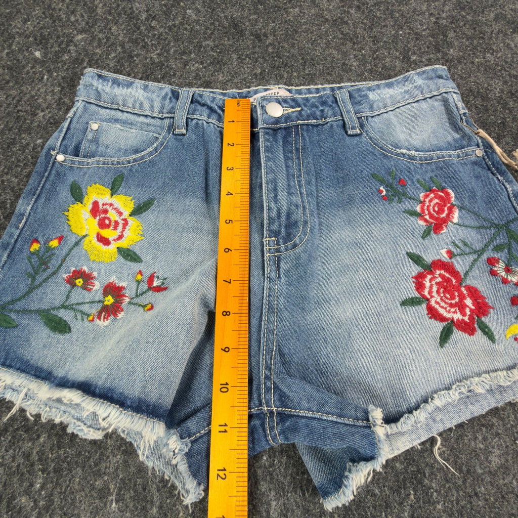 Blu Pepper Modern Floral Embroidered Denim Shorts Womens Medium Blue NWT - take2supply