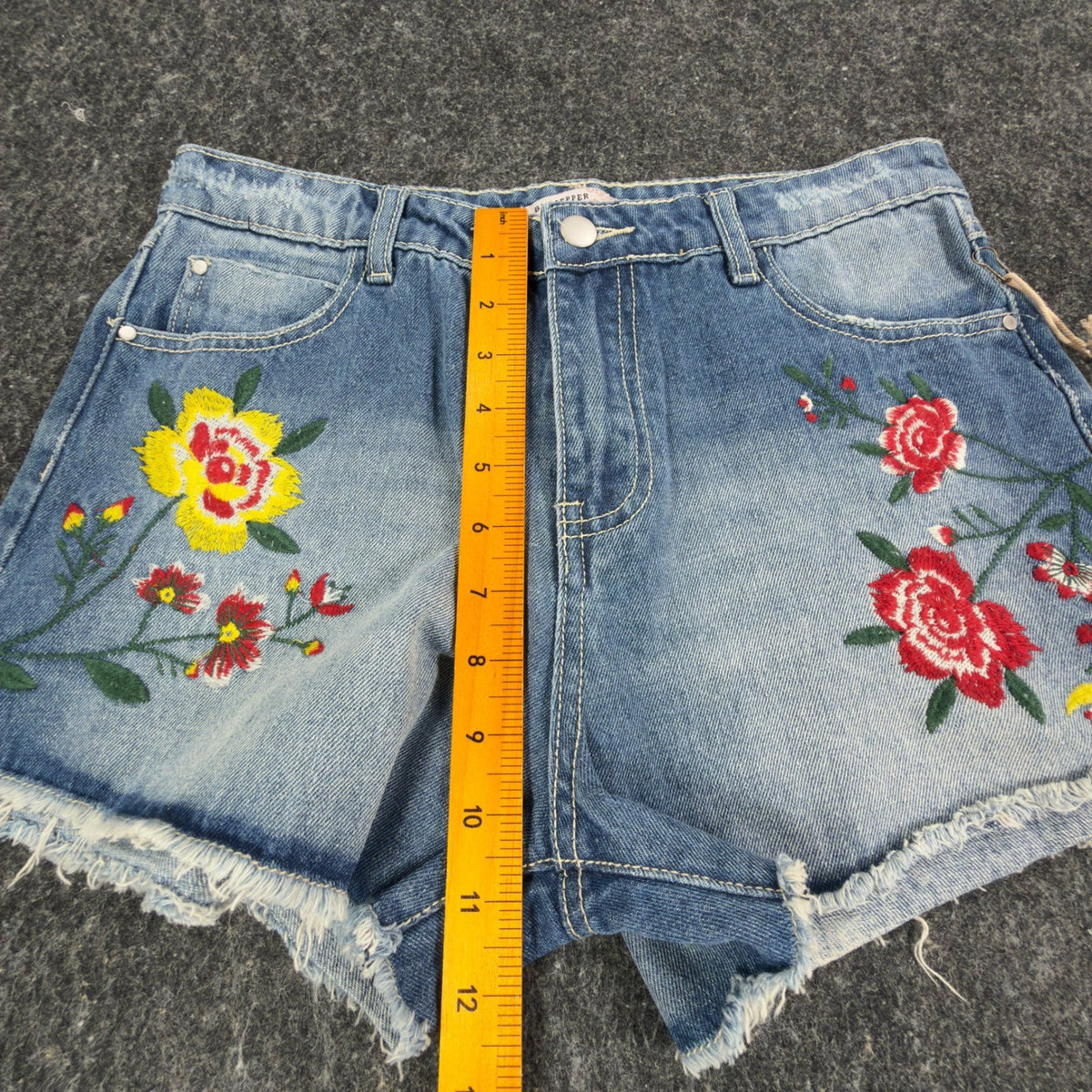 Blu Pepper Modern Floral Embroidered Denim Shorts Womens Medium Blue NWT - take2supply