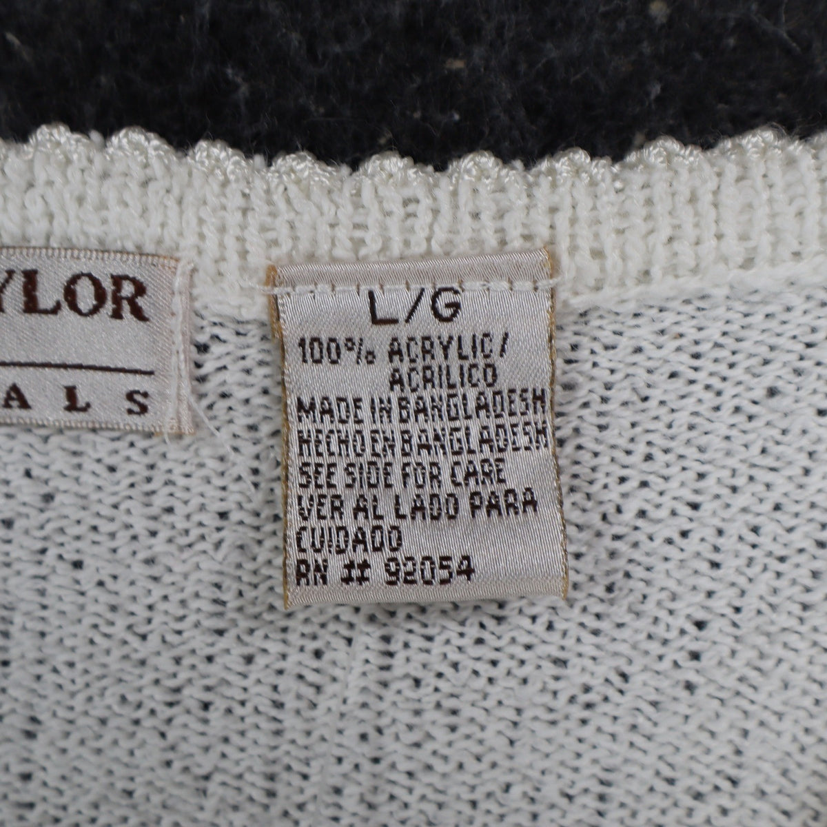 Carolyn Taylor Essentials Women Large White V-Neck Scallop Trim Knit Sweater NWT - take2supply