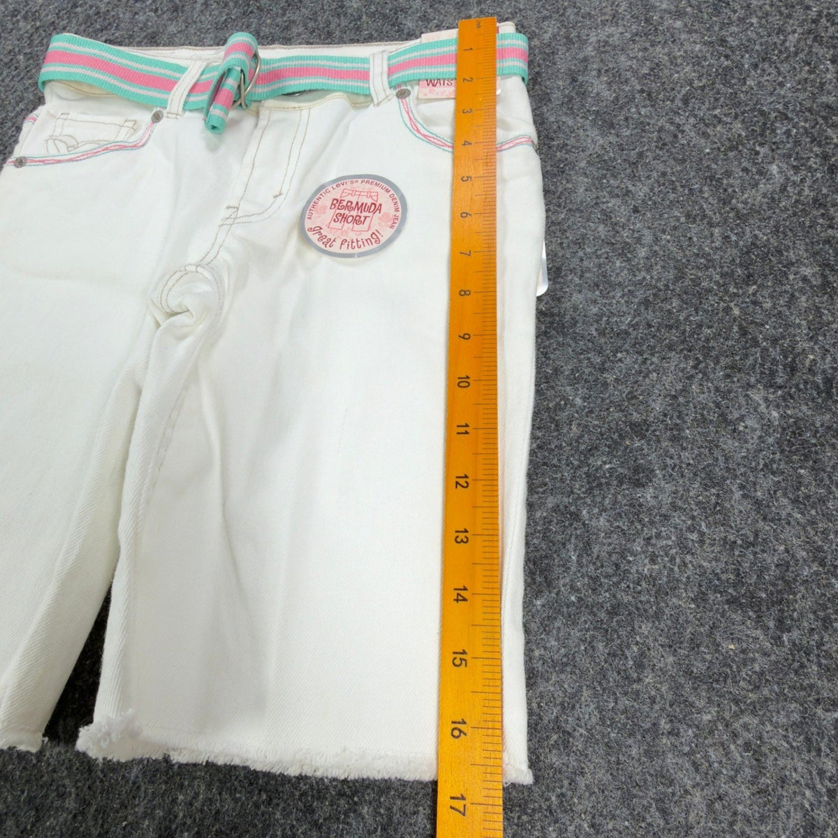 Levi's Y2K Bermuda Shorts Girls 12 White Denim NWT 2006 Retro Heart Pocket - take2supply