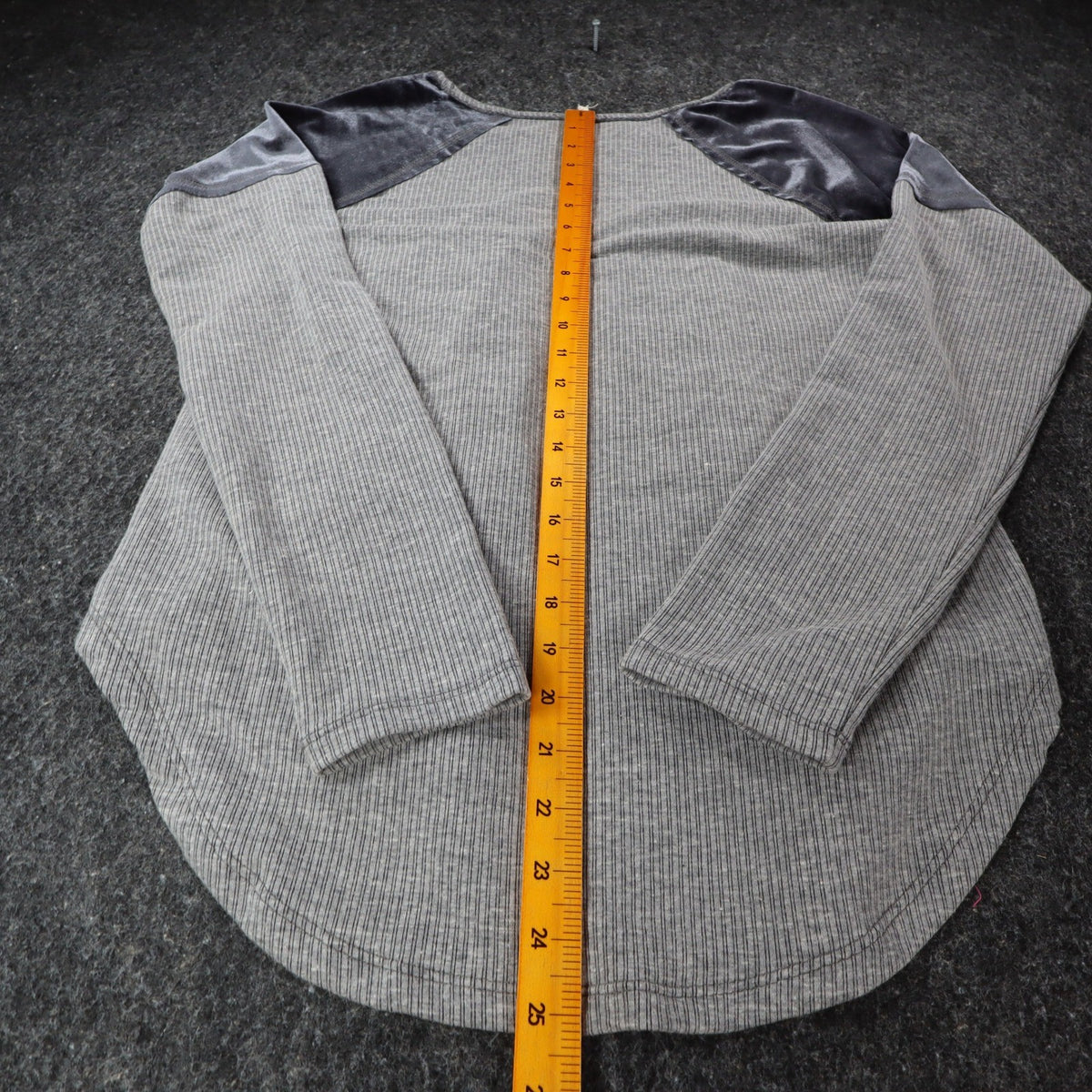 Hem & Thread Top Womens Small Gray Ribbed Velvet Raglan Sleeve Curved Hem C782 - take2supply